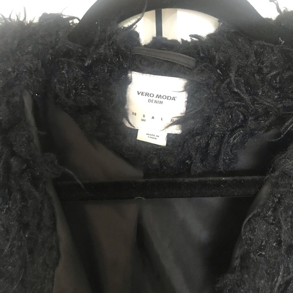 Black Shagged vest - Picture 2 of 3